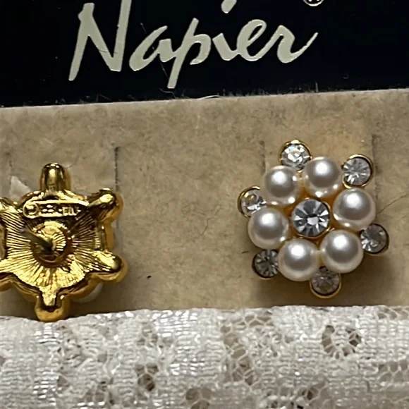 Napier/vintage gold with pearl and crystal earrings - Picture 2 of 3